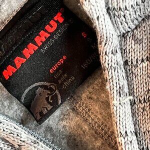 Mammut Chamuera Hooded Gray Knit Jacket Fleece Material Brushed Inner Layer Sz S